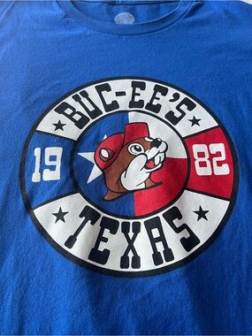 Buc-ee's Medium Texas 1982 Graphic T-Shirt Royal Blue Beaver Mascot Short Sleeve